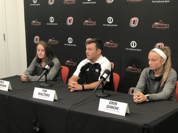 Coach Tim Walters with Lydia Holtmann (left) and Erin Dimon (right). (Photo by Sam Shipman)